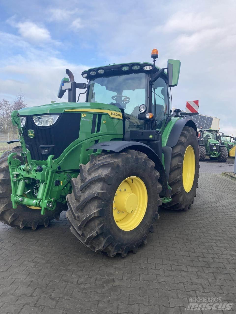 John Deere 6R 195 トラクター