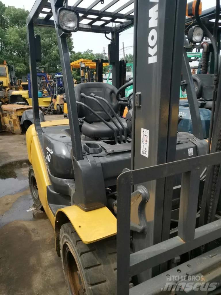 Komatsu 30 テレスコーピックハンドラー