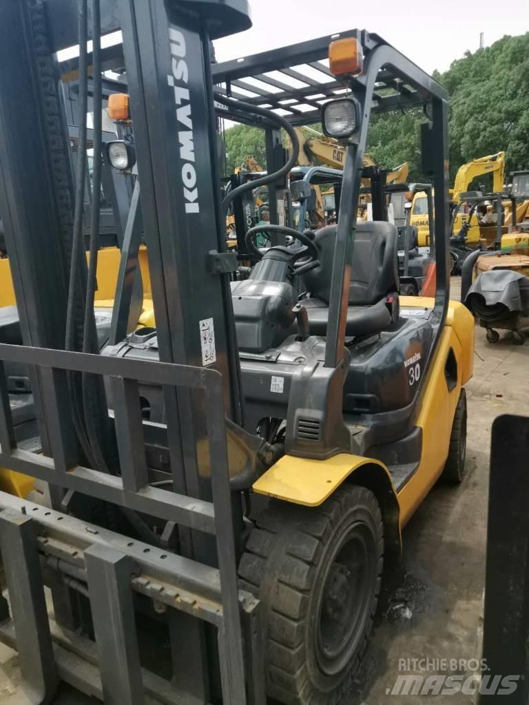 Komatsu 30 テレスコーピックハンドラー
