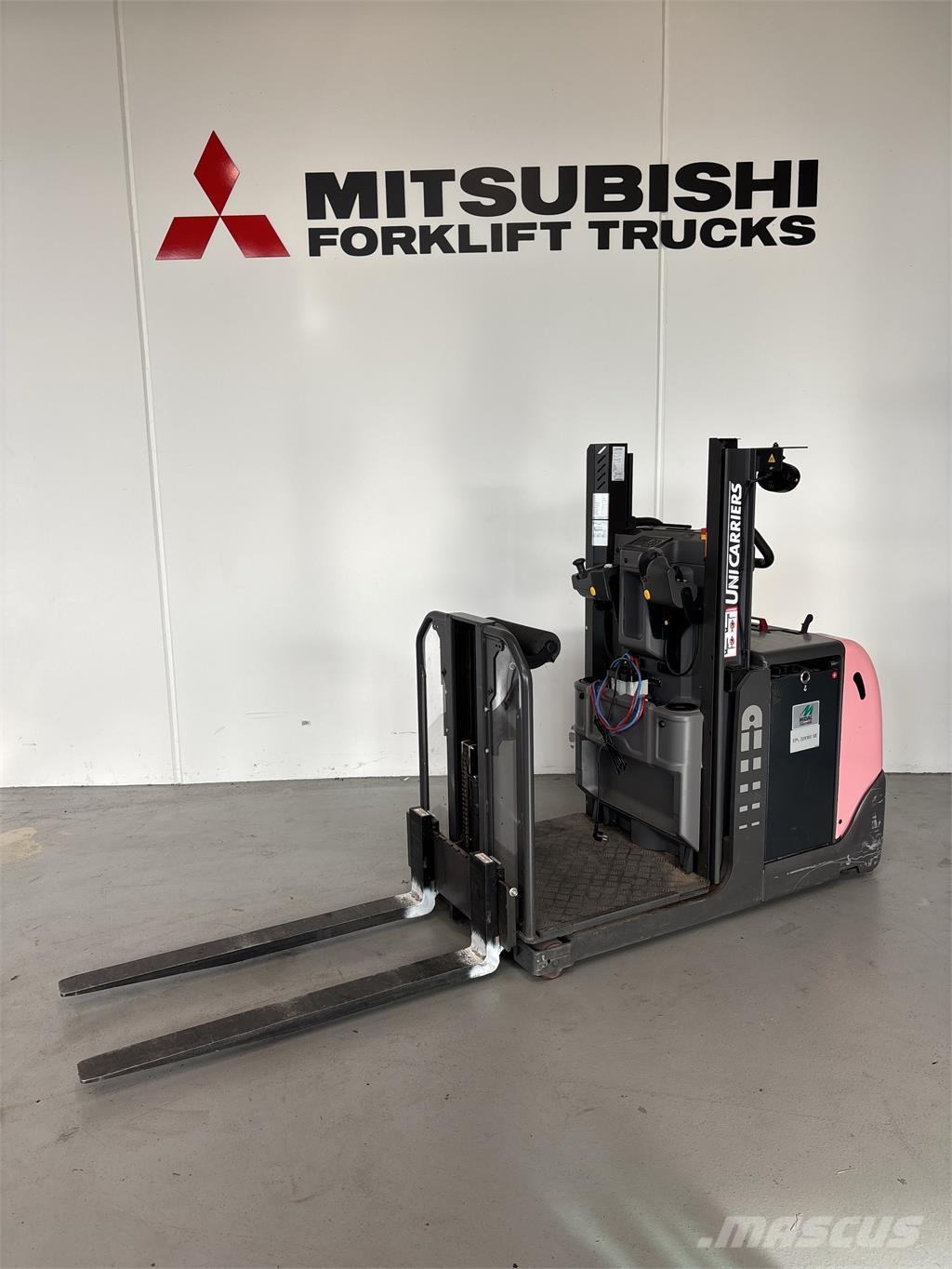 UniCarriers EPL100 低型オーダーピッカー