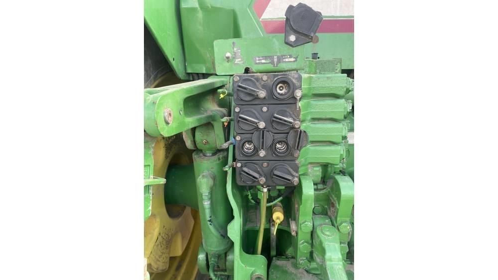 John Deere 8410 トラクター