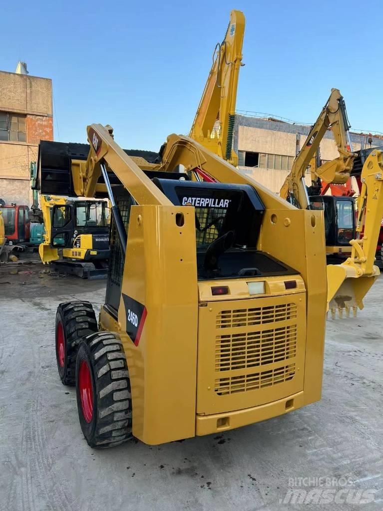 CAT 246D スキッドステアローダー
