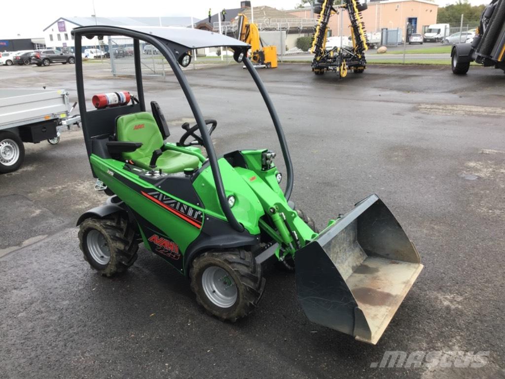 Avant 225 多目的ローダー