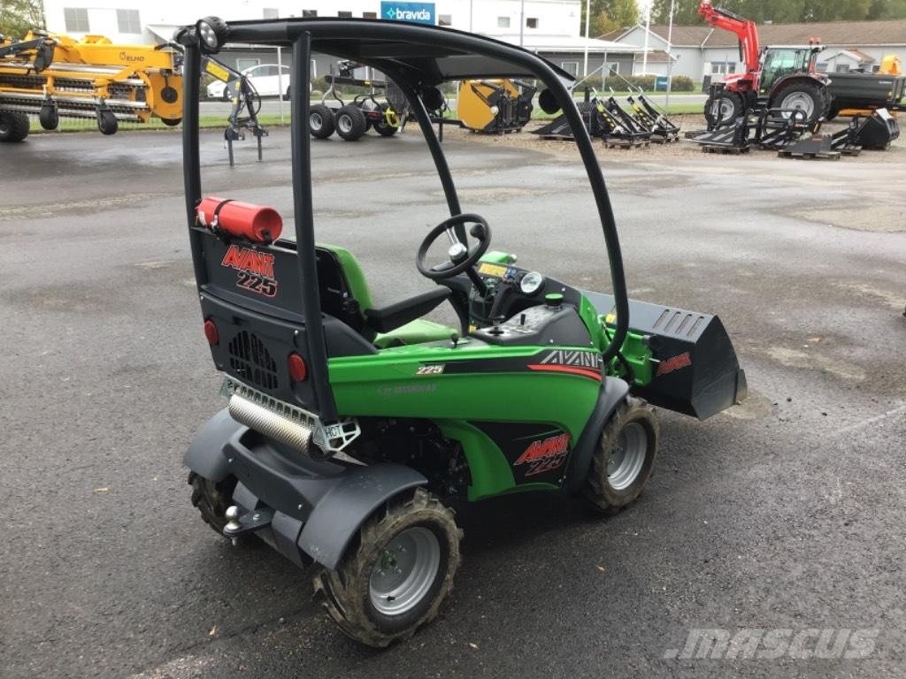 Avant 225 多目的ローダー