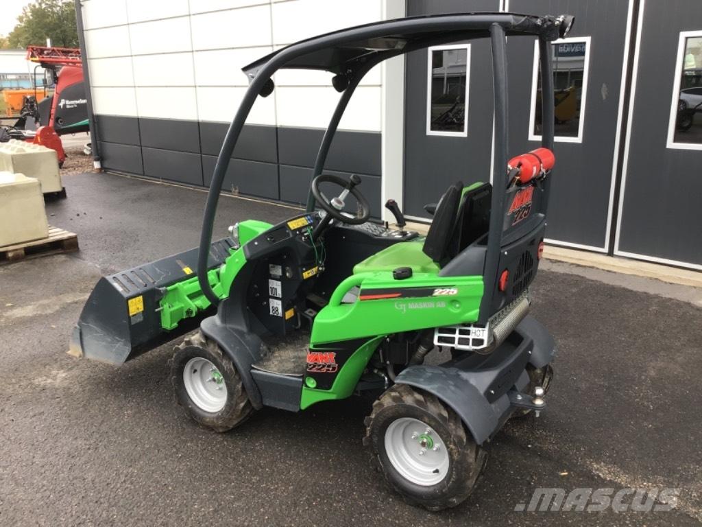 Avant 225 多目的ローダー