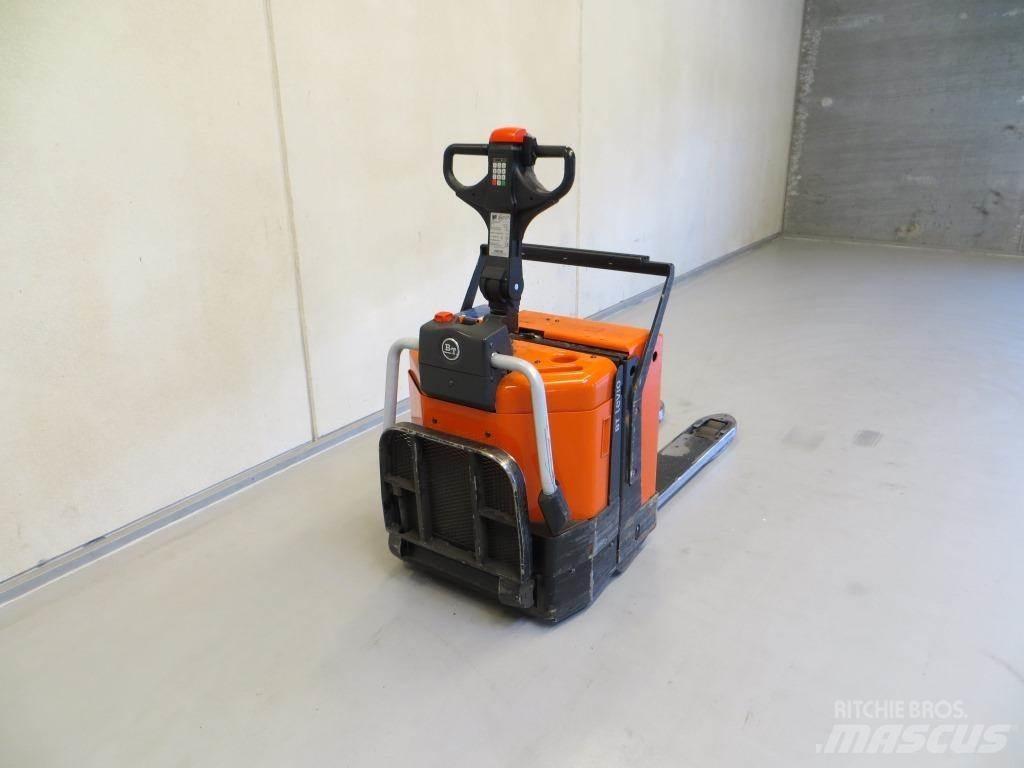BT LPE200/8 ローリフトとプラットフォーム