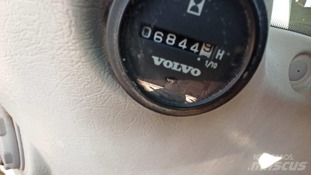 Volvo EC 240 C L 大型油圧ショベル12t以上（パワーショベル・ユンボ）