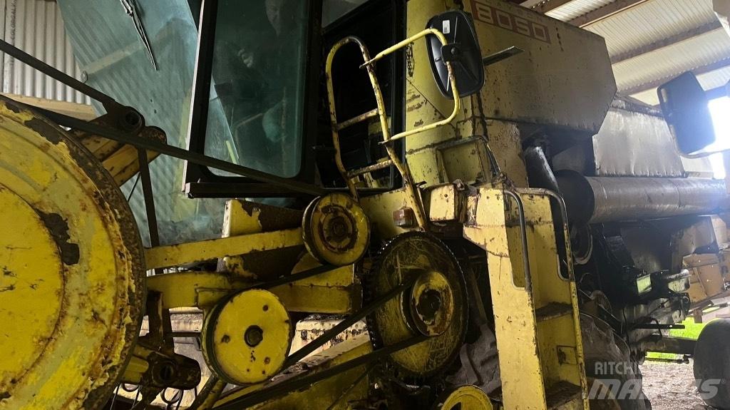 New Holland 8050 コンバイン