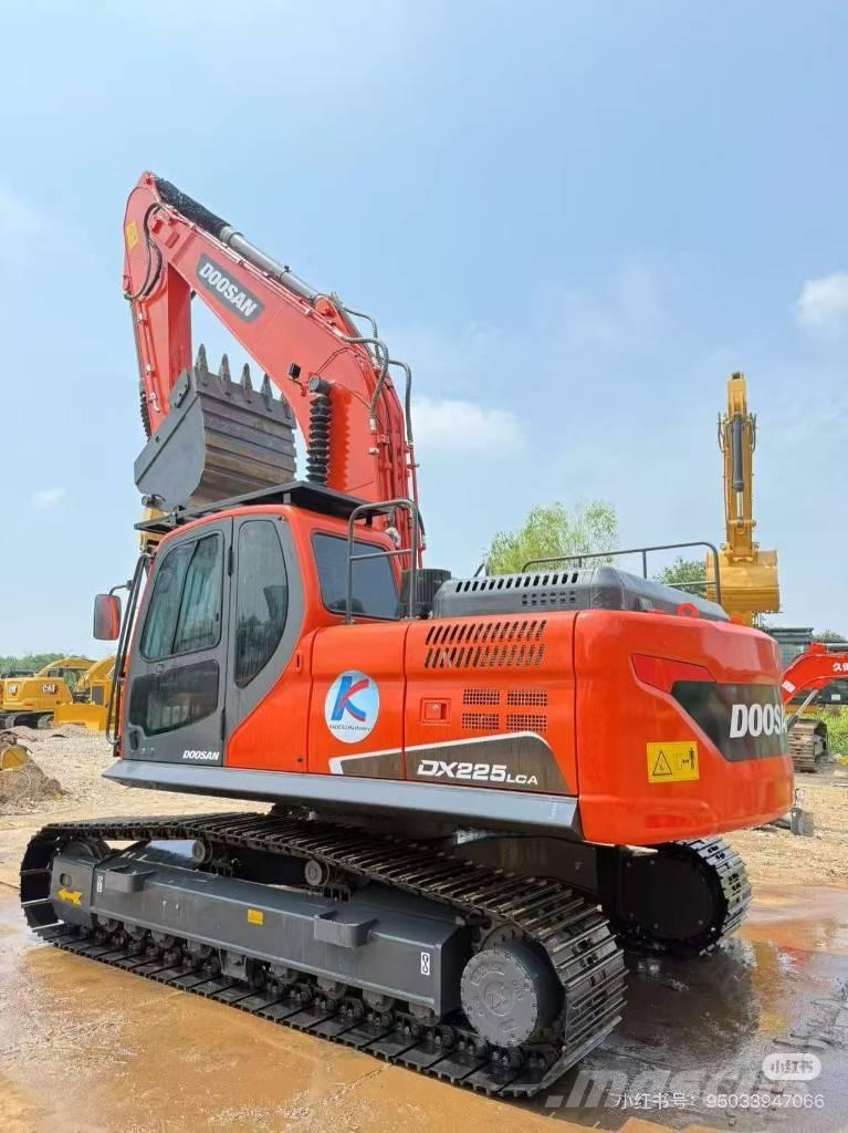 Doosan DX 225 LCA 大型油圧ショベル12t以上（パワーショベル・ユンボ）