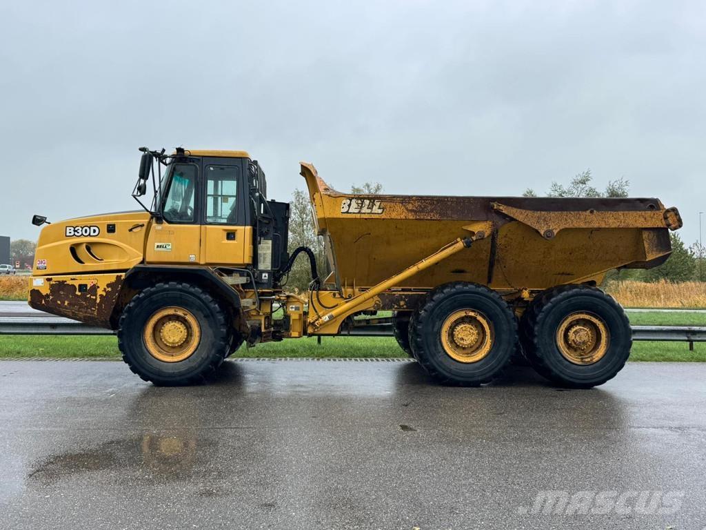 Bell B30D アーティキュレート式ダンプトラック