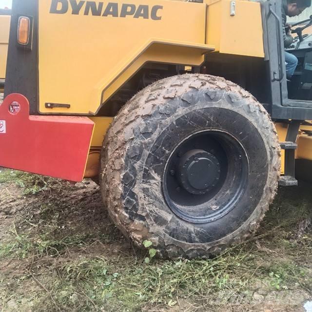 Dynapac CA 25 D 振動ローラ