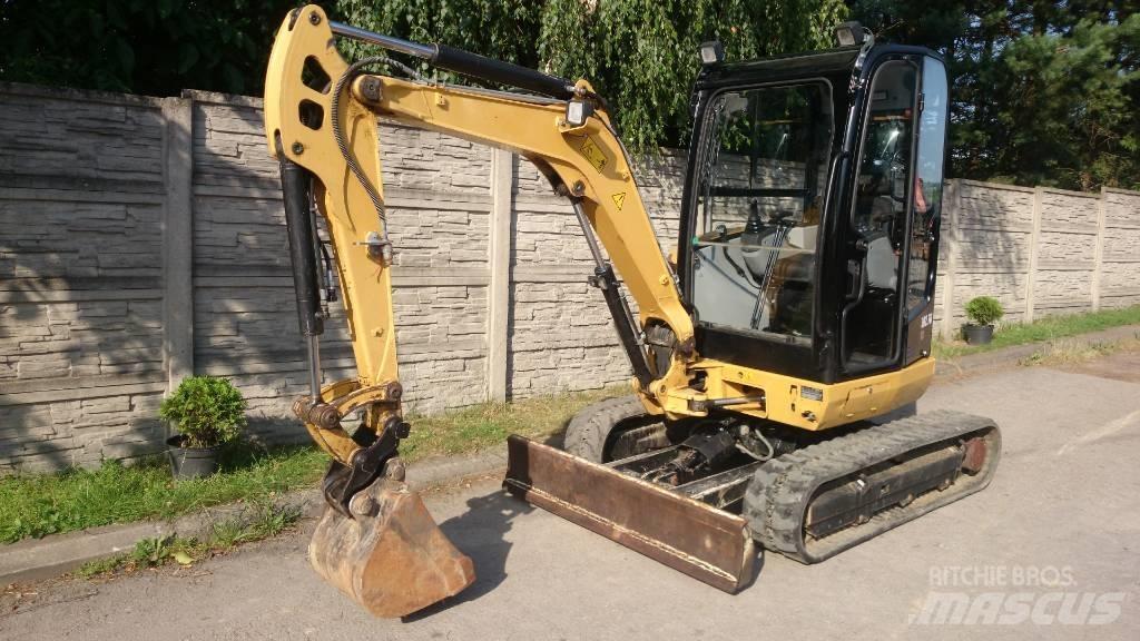 CAT 302.7 D 中型油圧ショベル 7ｔ-12ｔ（ユンボ・パワーショベル・バックホー）
