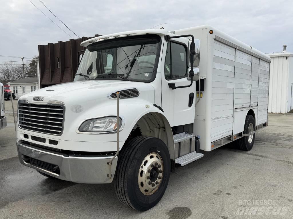 Freightliner M2 飲料運送車両