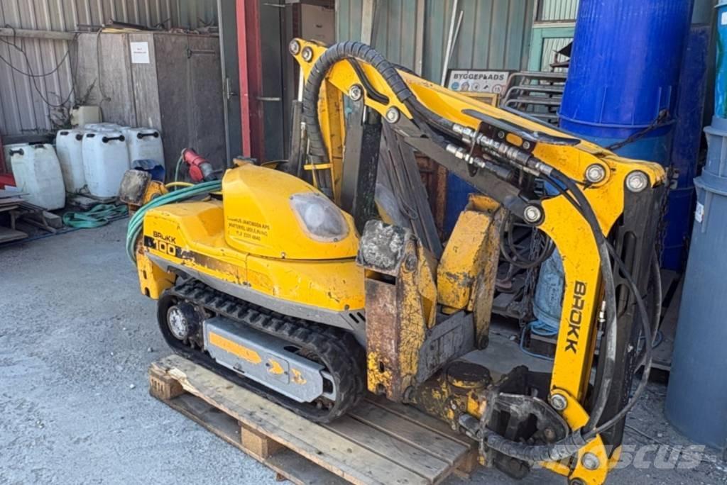 Brokk 100 解体油圧ショベル