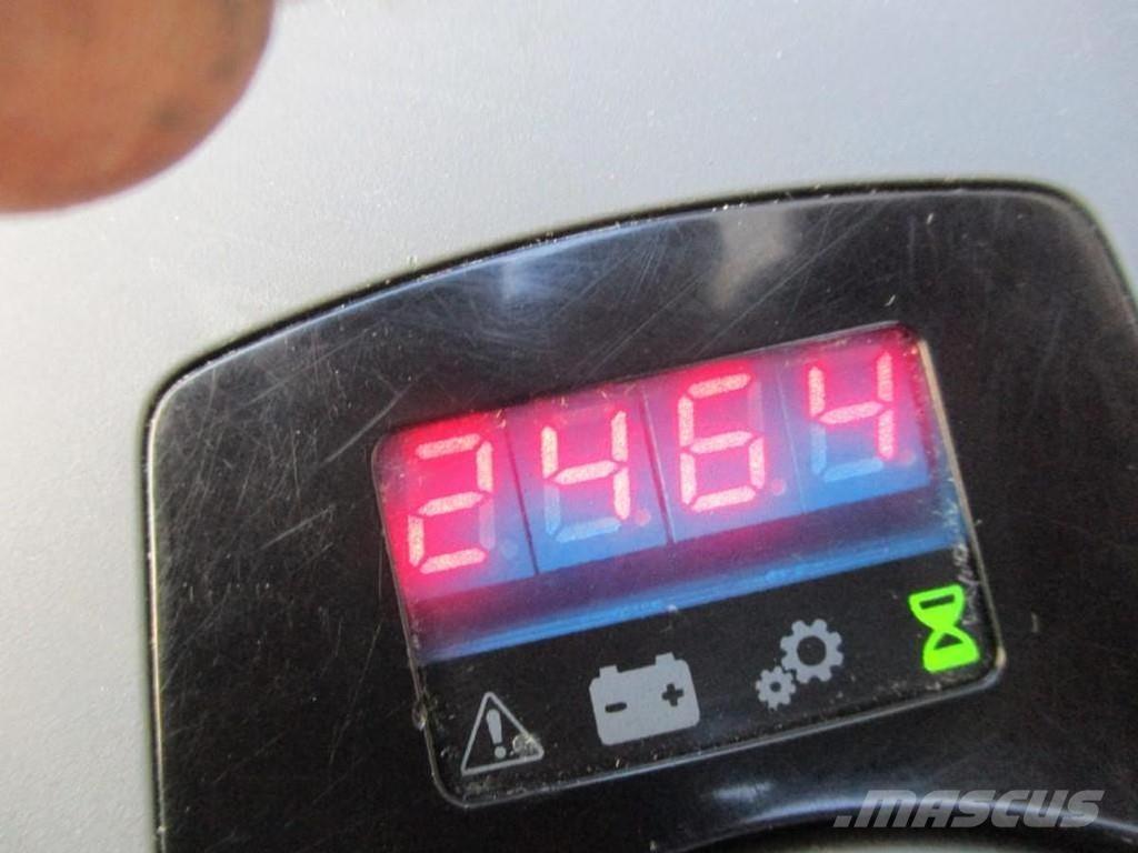 Toyota LPE250 ローリフトとプラットフォーム