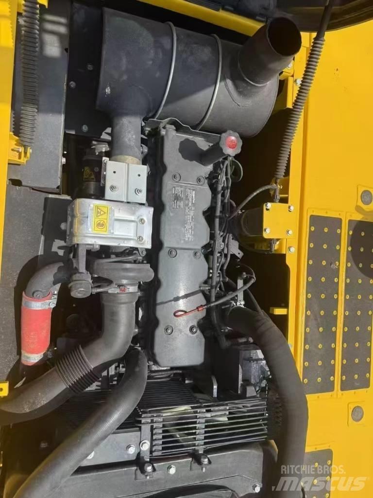 Komatsu 220LC-8 大型油圧ショベル12t以上（パワーショベル・ユンボ）