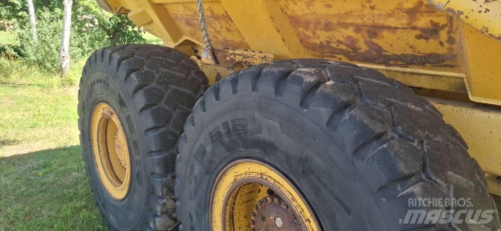 Bell B 30 E アーティキュレート式ダンプトラック