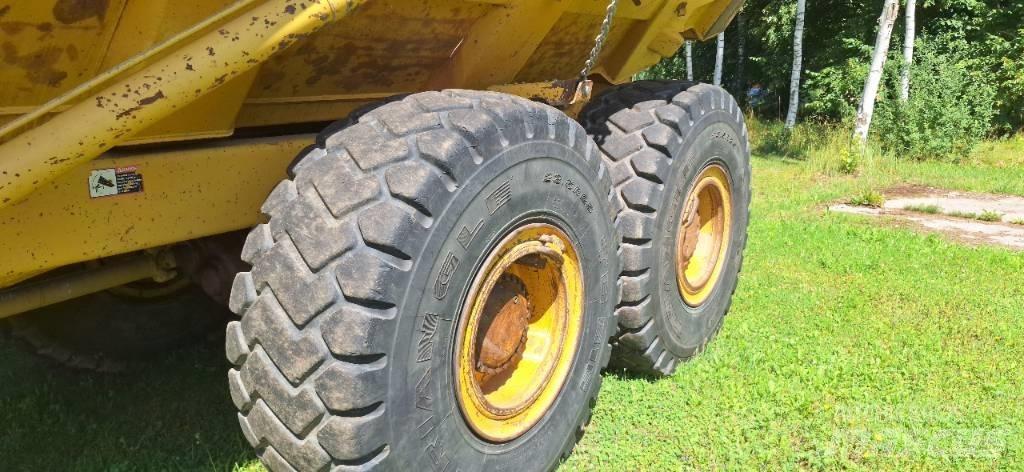 Bell B 30 E アーティキュレート式ダンプトラック
