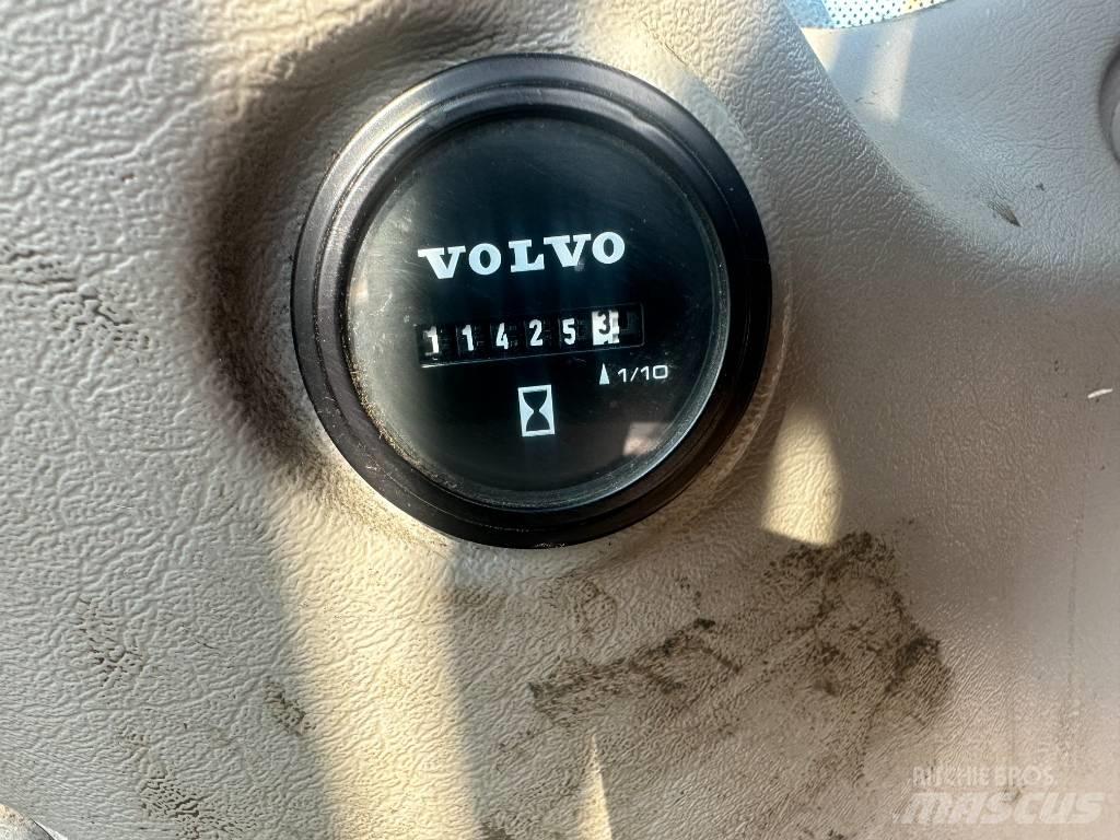 Volvo EW 210 C ホイール式油圧ショベル（パワーショベル・ユンボ・バックホー）