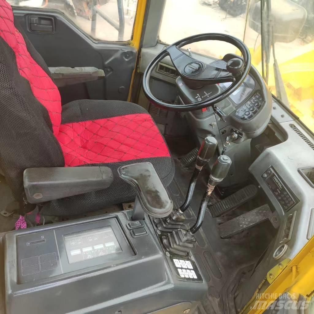 Komatsu WA 600-3 ホイールローダー・タイヤショベル