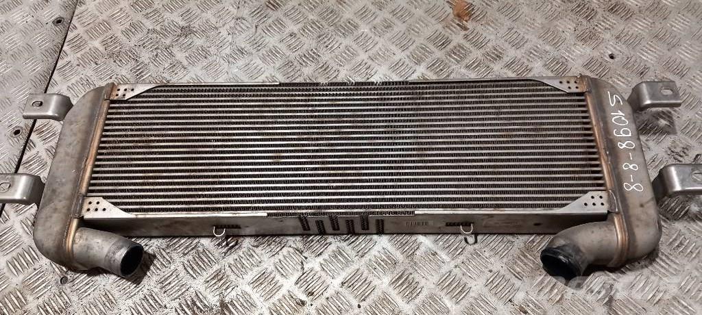 Scania R 440 1785348 ラジエター