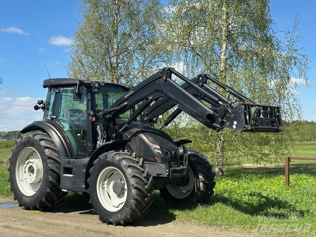 Valtra G 135 Active トラクター