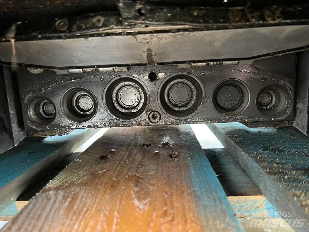 OilQuick OQ80 - M322D クイックヒッチ