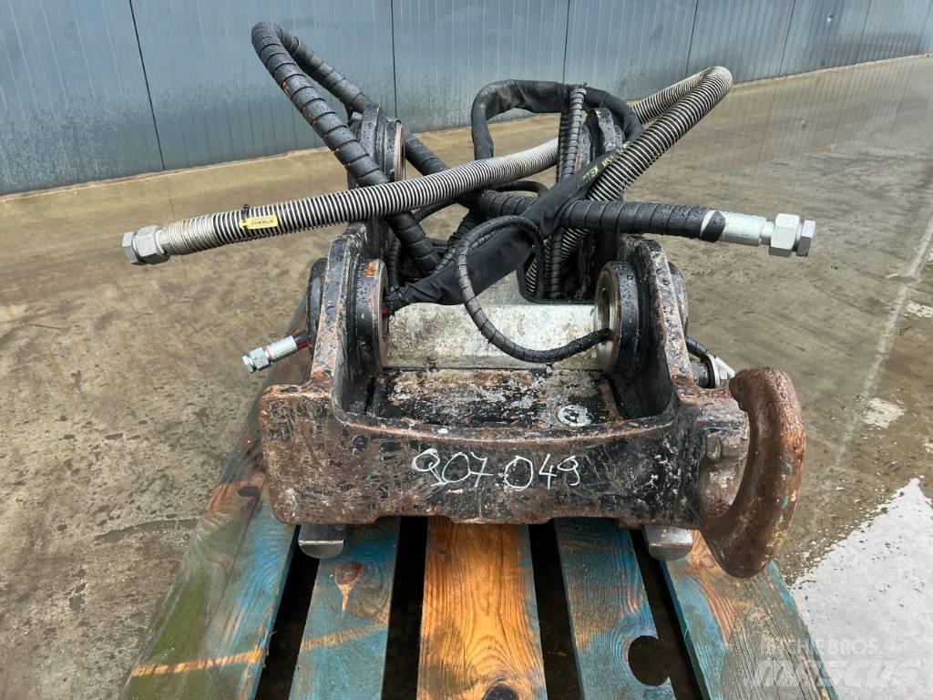 OilQuick OQ80 - M322D クイックヒッチ