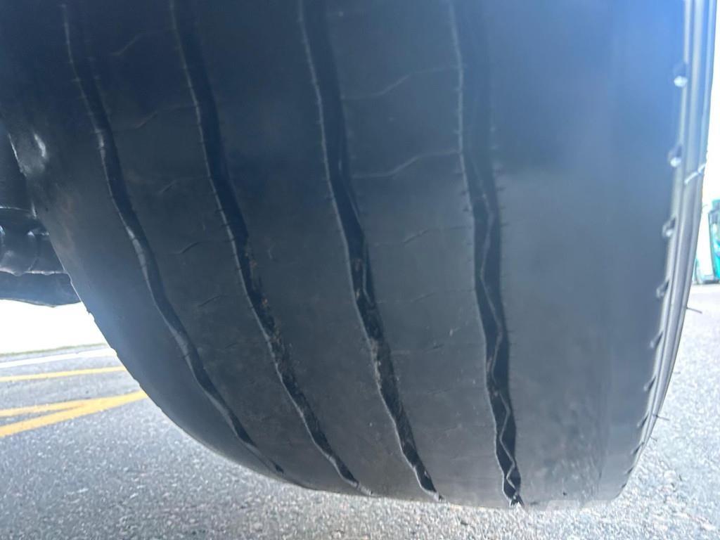 Volvo FH キャブ付きシャーシ