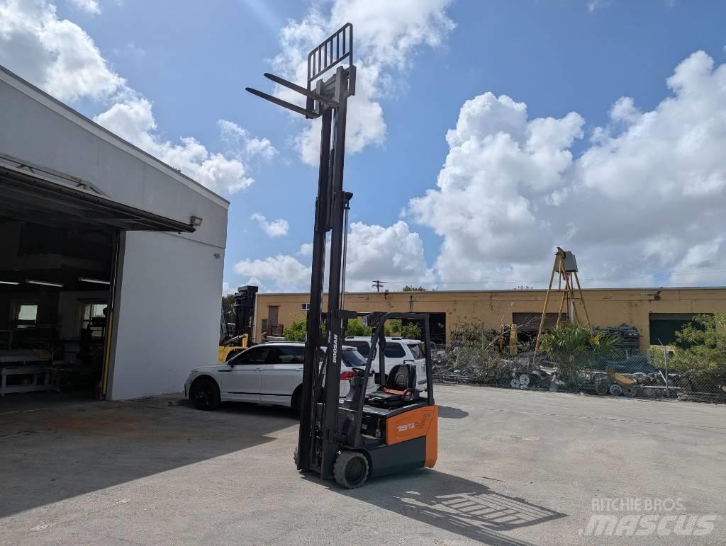 Doosan B 15 T-7 バッテリーフォークリフト