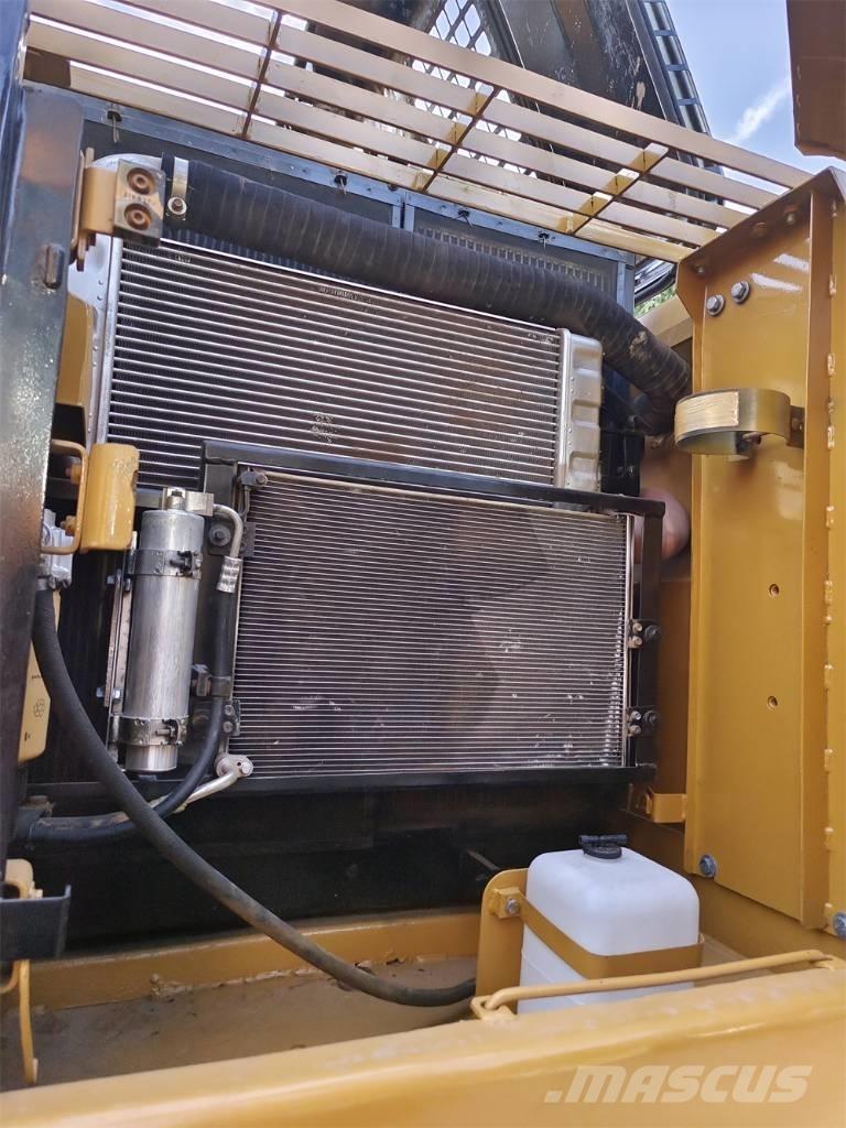 CAT 320 D 大型油圧ショベル12t以上（パワーショベル・ユンボ）