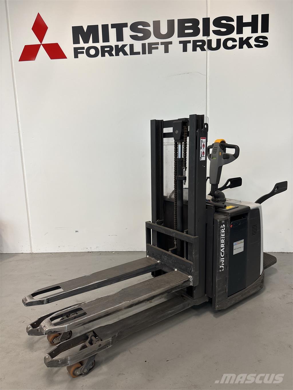 Atlet PDP200 自走式スタッカー