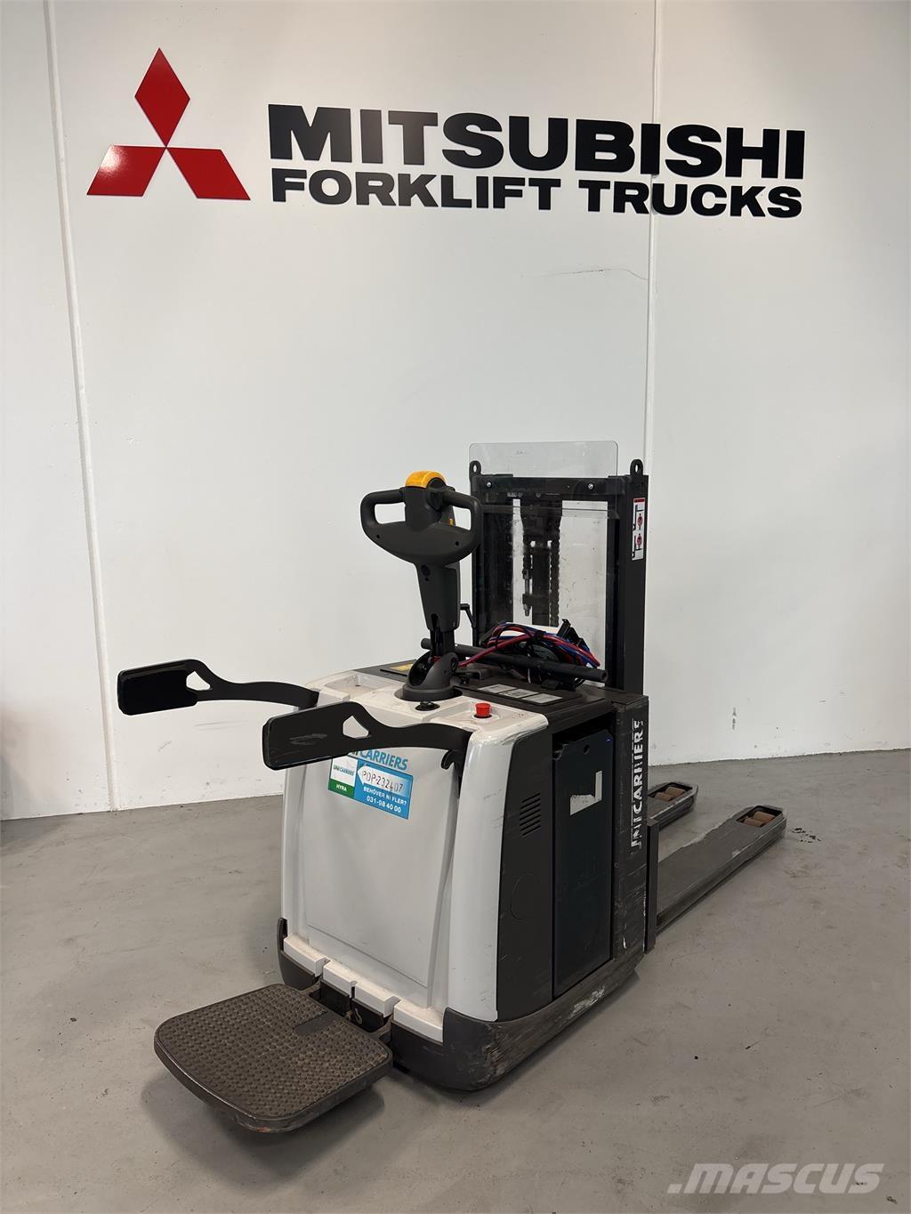 Atlet PDP200 自走式スタッカー