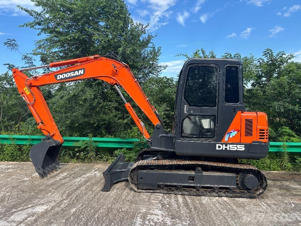Doosan DH 55 ミニ油圧ショベル 7t以下（ミニユンボ・ミニディガー）