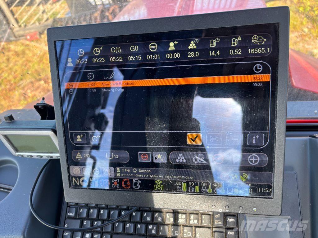 Komatsu 895 フォワーダー