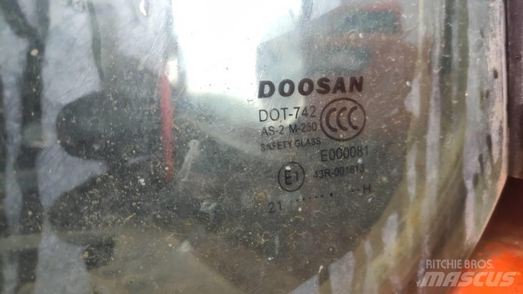 Doosan DX225LC-9C 大型油圧ショベル12t以上（パワーショベル・ユンボ）