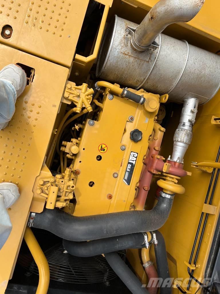 CAT 320 D 大型油圧ショベル12t以上（パワーショベル・ユンボ）