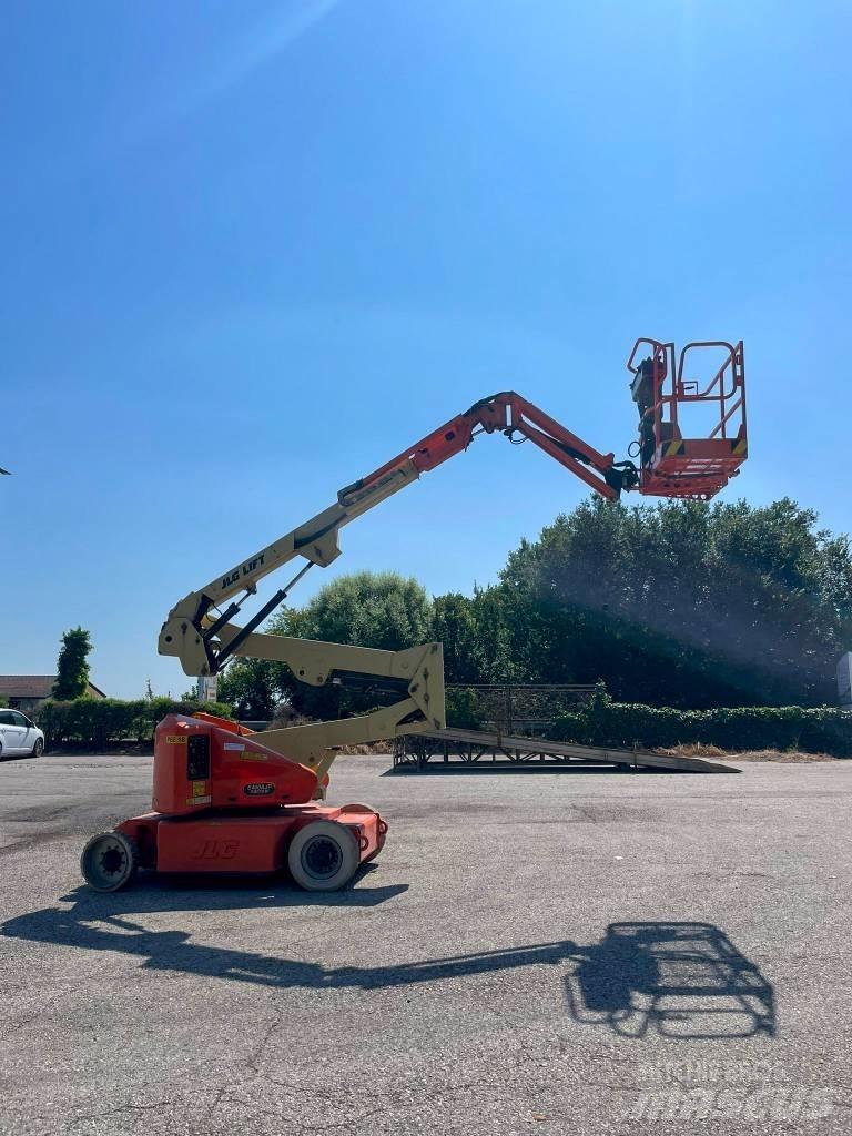 JLG E 400 AJP ブームリフト　屈伸型