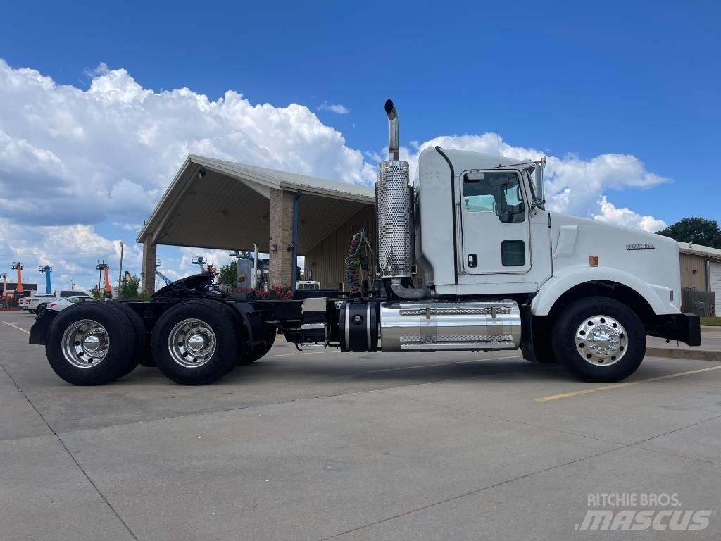 Kenworth T 800 中古トラクターヘッド | トレーラーヘッド