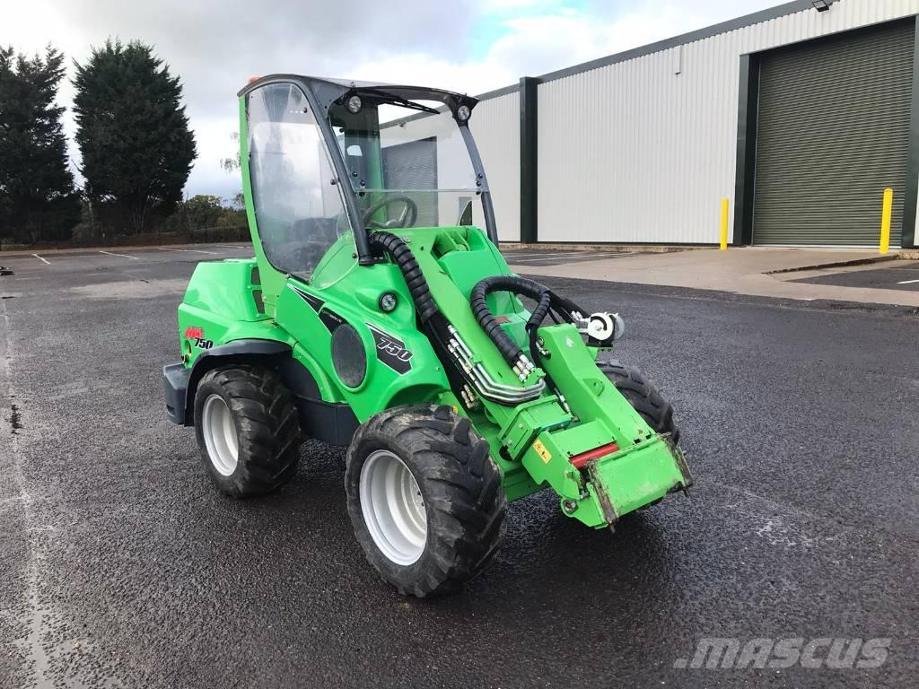 Avant 750 多目的ローダー