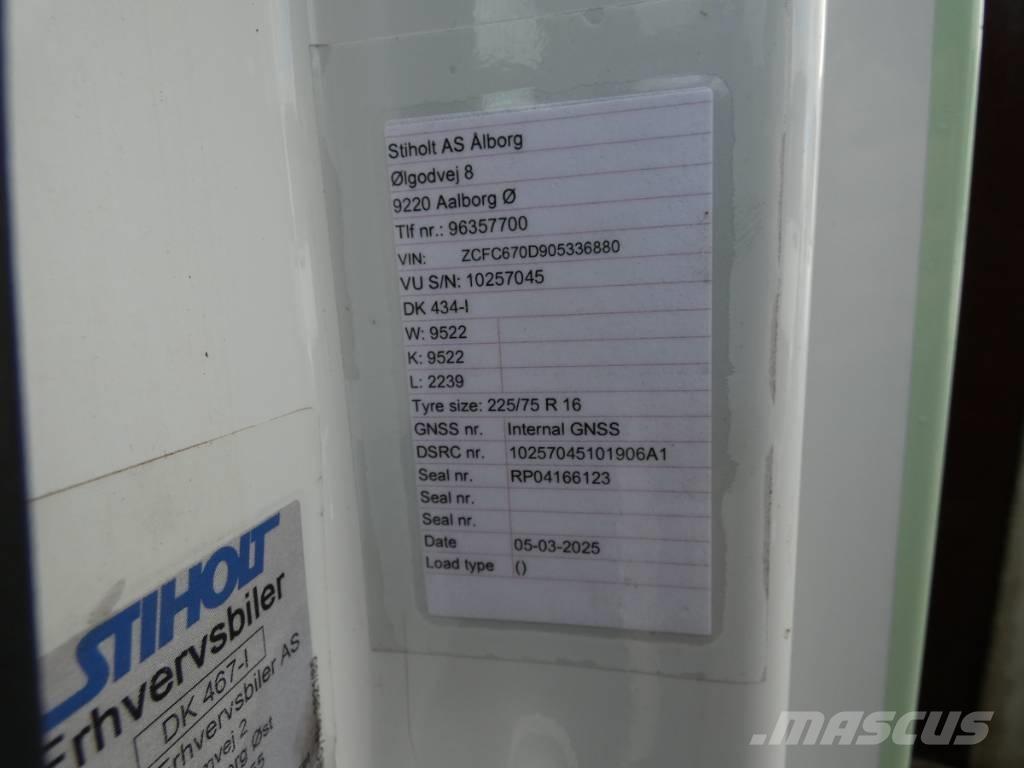 Iveco 70C 18 キャブ付きシャーシ
