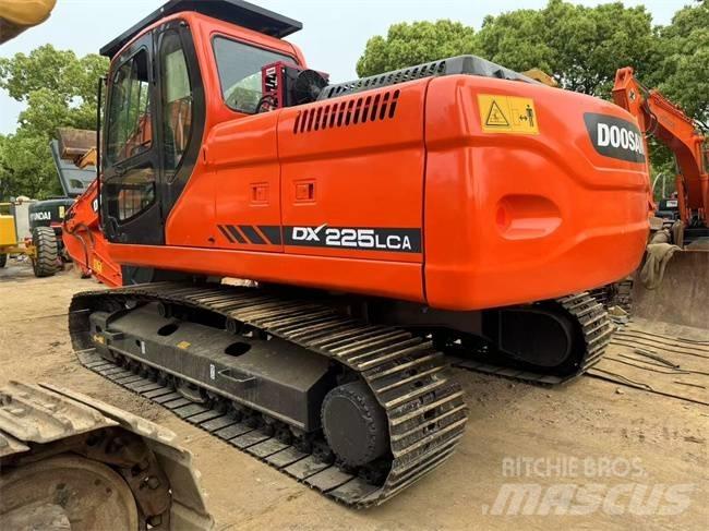 Doosan DX 225 LC 大型油圧ショベル12t以上（パワーショベル・ユンボ）