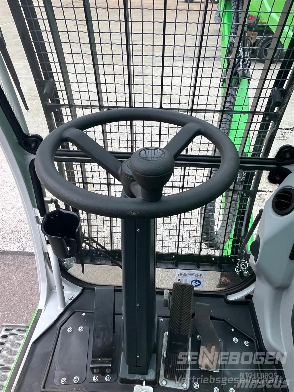 Sennebogen 718 M 廃棄物／工業産廃処理機