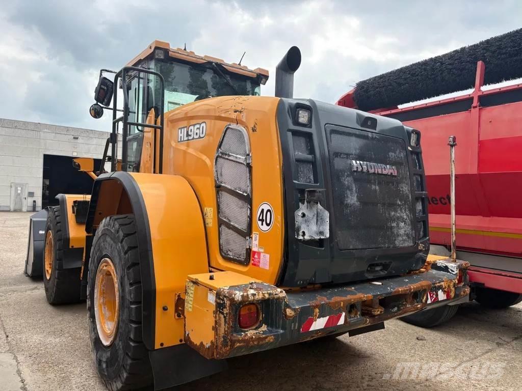 Hyundai HL960 ホイールローダー・タイヤショベル