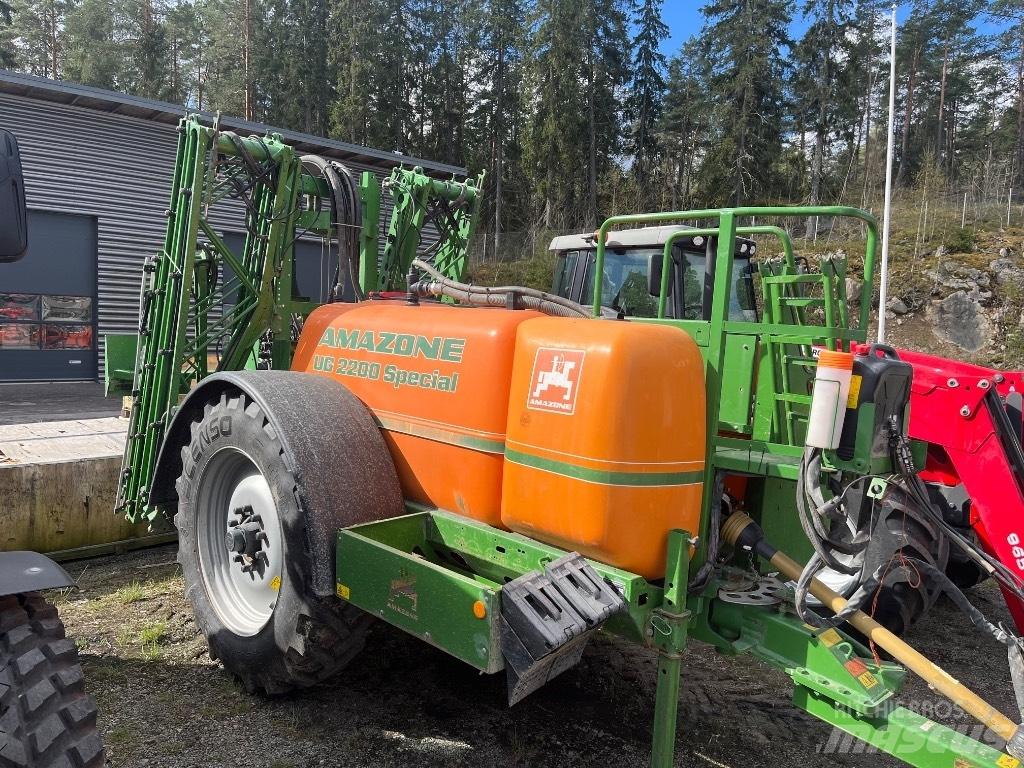 Amazone UG 2200 牽引型スプレイヤー