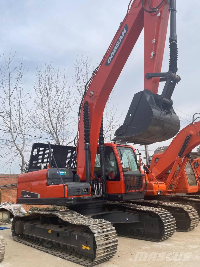 Doosan DX 225 大型油圧ショベル12t以上（パワーショベル・ユンボ）