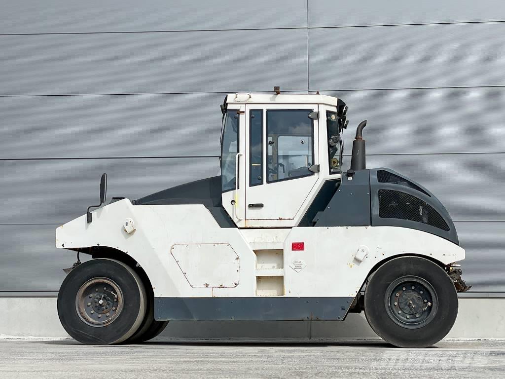 Bomag BW 24 RH タイヤローラ