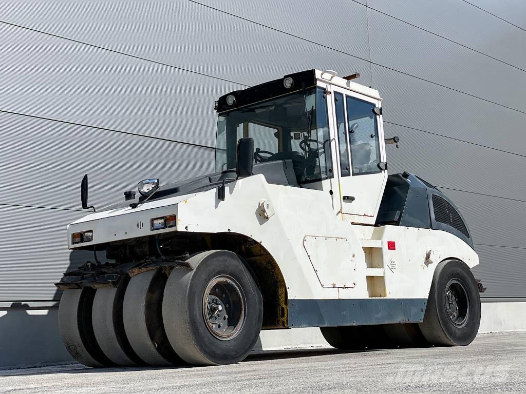 Bomag BW 24 RH タイヤローラ