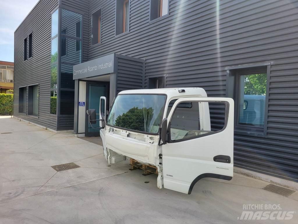 Mitsubishi Fuso "C" キャビン及び内装