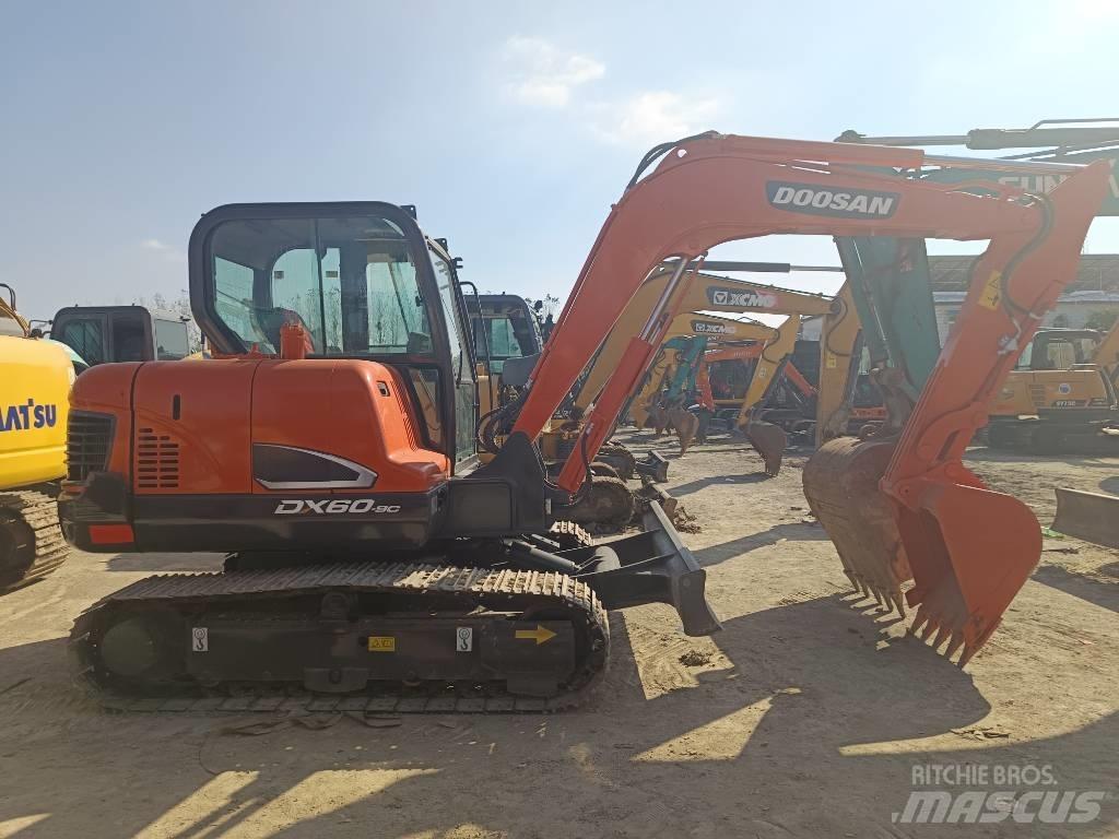 Doosan DX60-9C 大型油圧ショベル12t以上（パワーショベル・ユンボ）